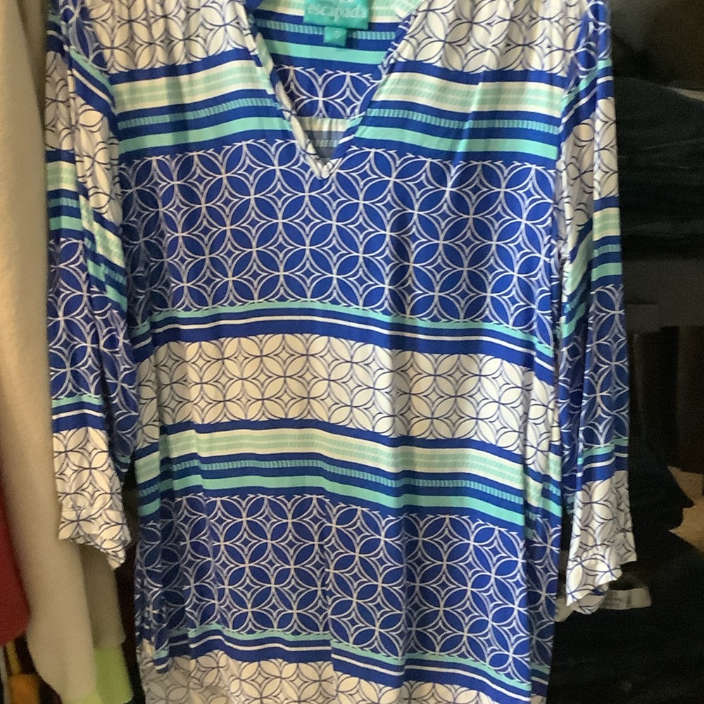 Escapada Blue and White Geometric‎ Tunic